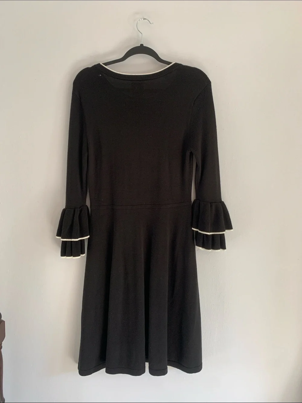 VINCE CAMUTO Black Knit Long-Sleeve Dress with White Trim